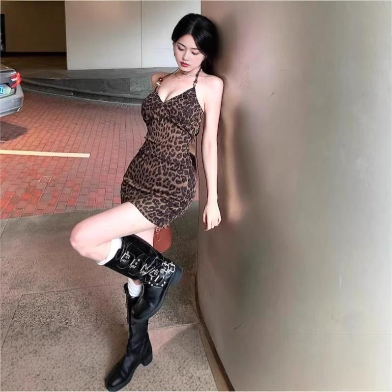 Hot and sexy neck sling leopard print dress for women's early spring new waist and thin inner hip-wrapped short skirt