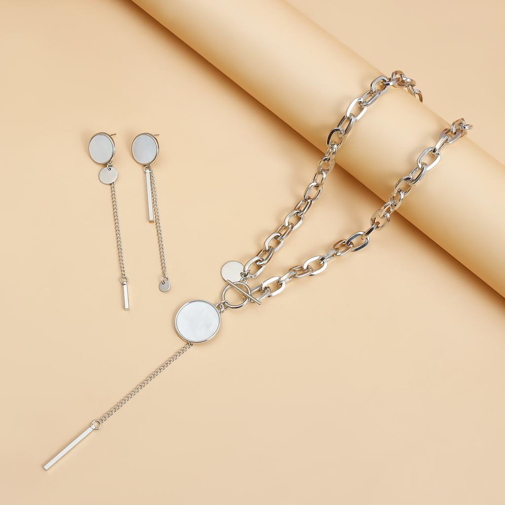 European and American Jewelry Geometric Thick Chain OT Buckle Round Black and White Fritillary Collarbone Chain Simple Personalized Necklace