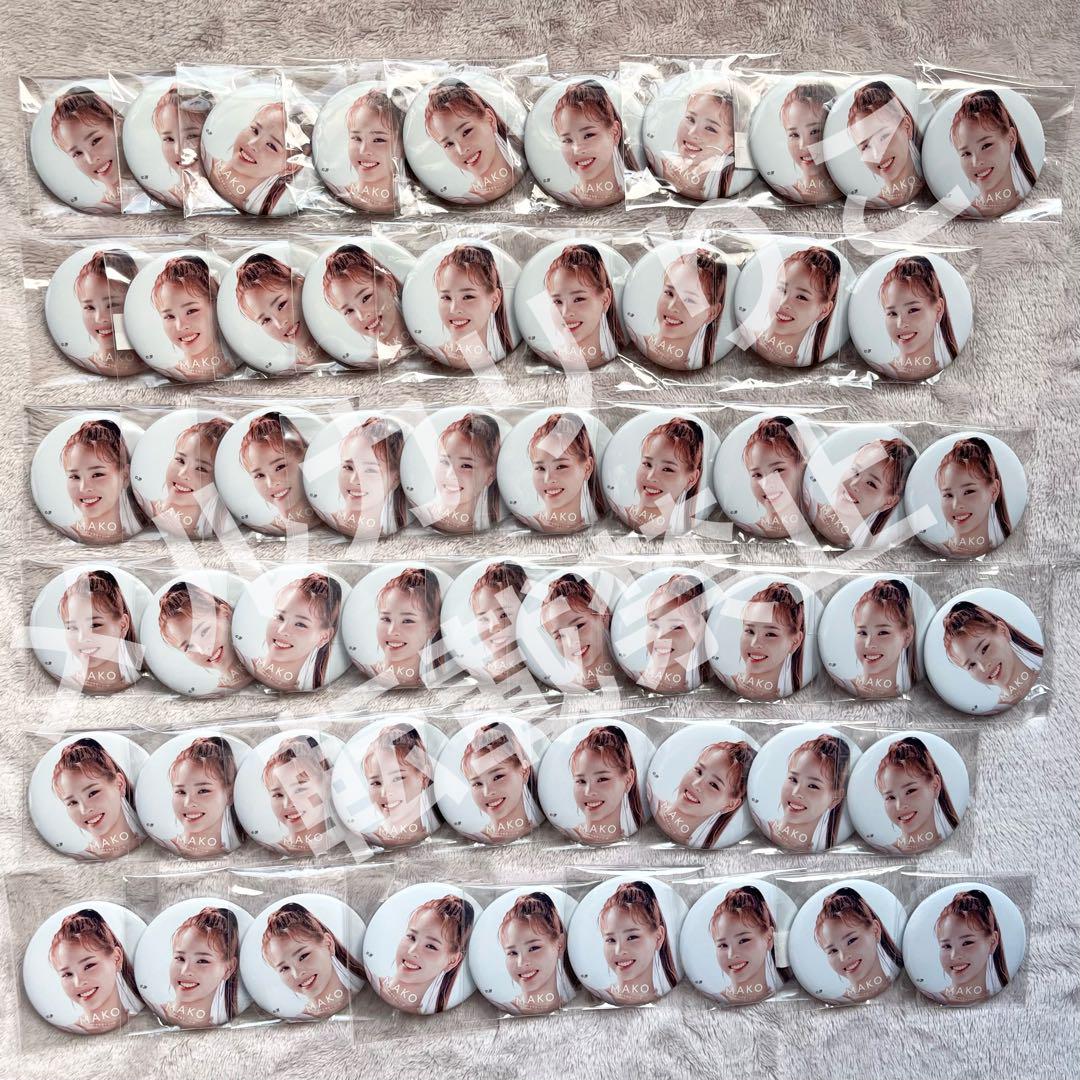 

[USED] NiziU Mako Step and a Step Can Badge