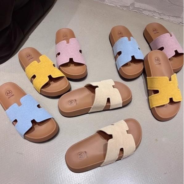 Fashion platform slippers women's 2025 summer new seaside open-toed one-word slippers small fragrant style outside wearing beach women's shoes
