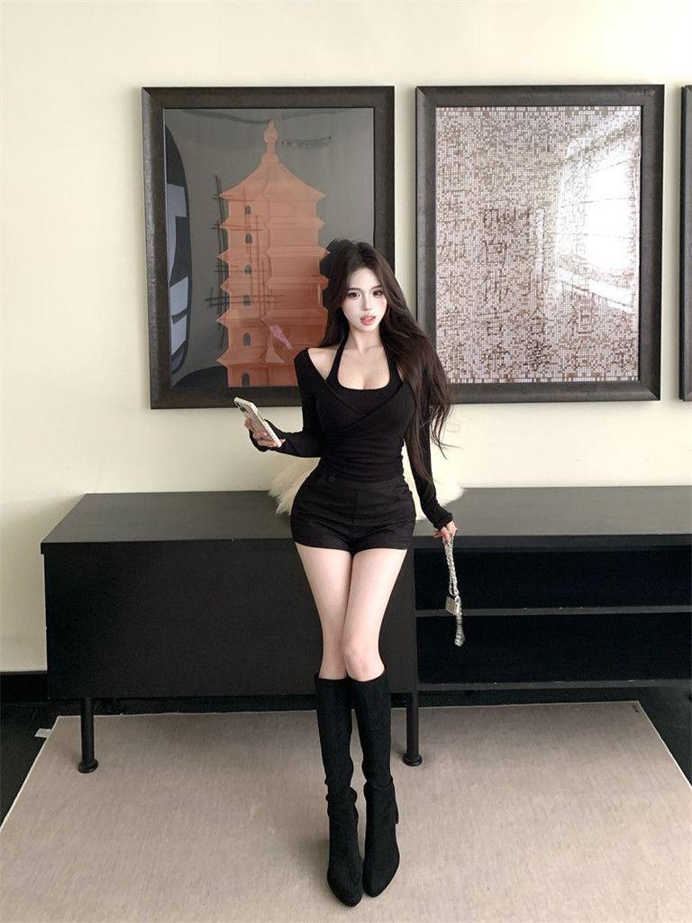 Women's Pink U-Neck Halter Top: Fake Two-Piece, Long-Sleeve, Slimming Base Layer for Spring/Autumn.