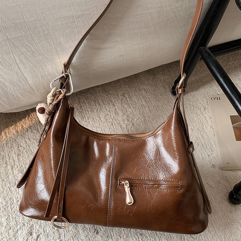 Trend messenger bag women's autumn fashion niche commuter shoulder bag high value retro underarm bag