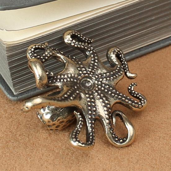 Brass Octopus Figurine Metal Carving Octopus Statue Sea Animal Sculpture Feng Shui Decoration Home Office Desktop Ornament