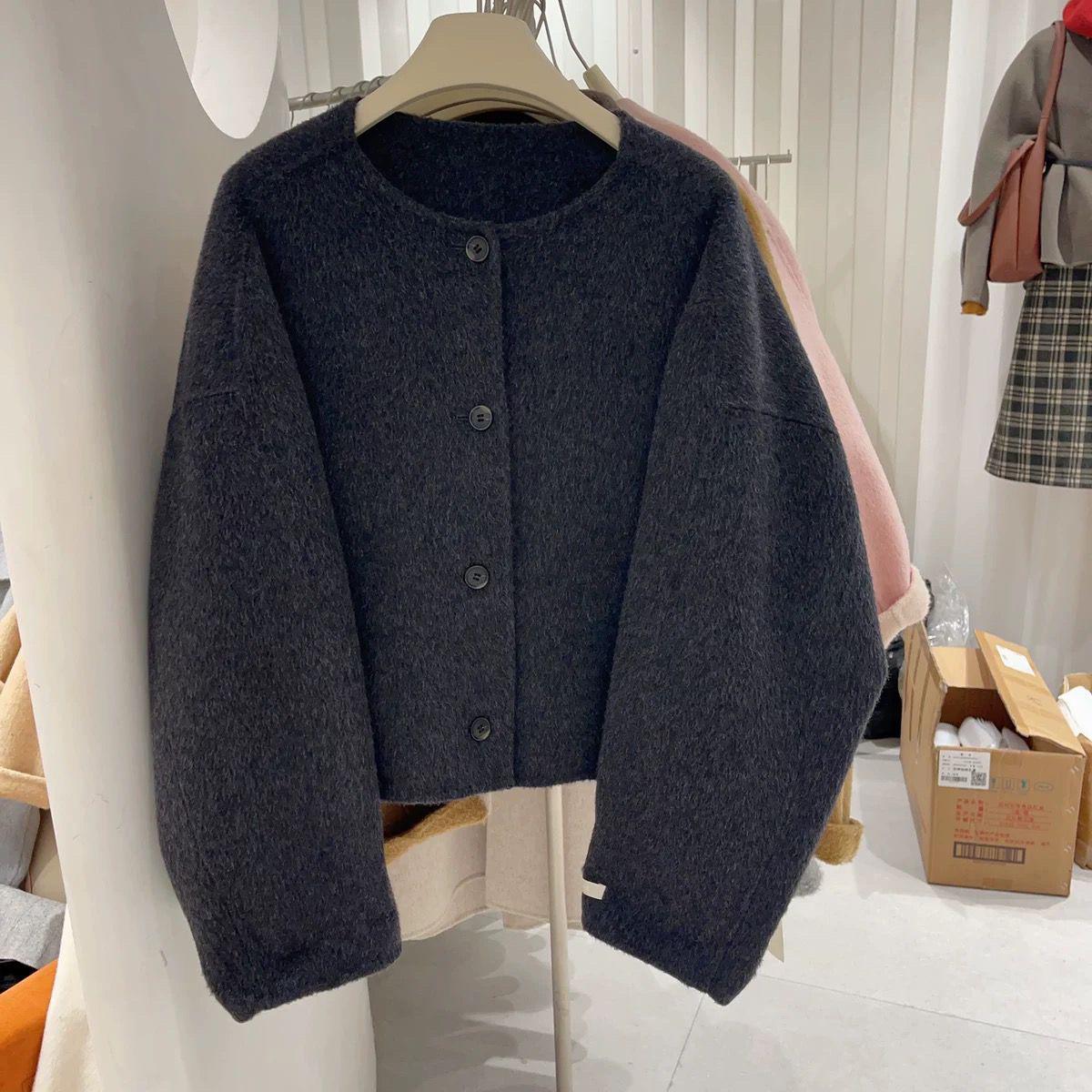 

Двустороннее шерстяное пальто цвета древесного угля, коллекция 2024: Короткий, Свободный крой, Круглый вырез. Small