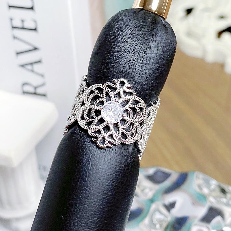 Fingertip Romance~ Crown Lace Open Ring Female Niche Delicate Exaggerated Index Finger Ring Court Wind Ring