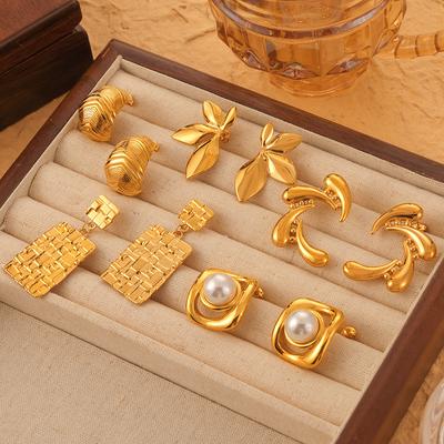 Ohrringe aus Titanstahl mit geometrischer Perlenstruktur und Gussform, vielseitiger Schmuck, neues 18 Karat Echtgold-Plattierungsset mit Farbbeständigkeit
