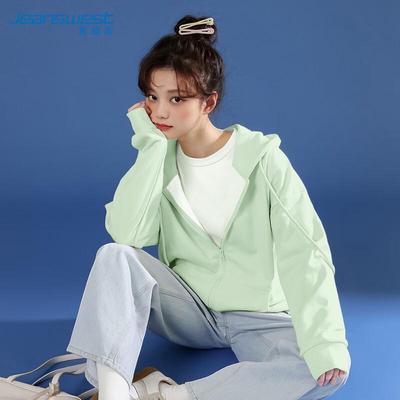 Üst Kıyafetler – Kapşonlu Kazaklar & Svetşörtler