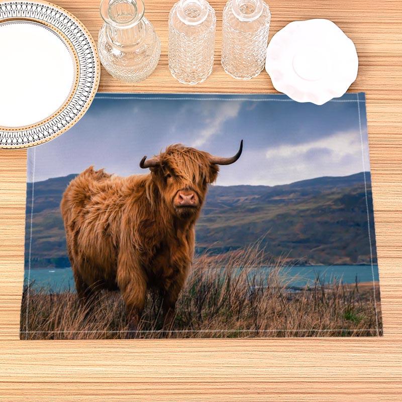 Highland Cow Placemat Cotton Linen Fabric Table Mats Family Dinner Tableware Kitchen Size 30X45cmTable Mat