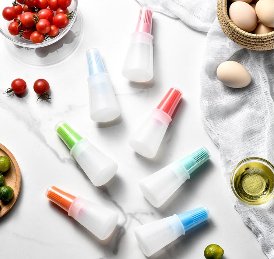 2pcs Covered squeeze silicone oil brush - 2.034 liters. Outdoor barbecue dipping sauce brush, baking-specific oil brush