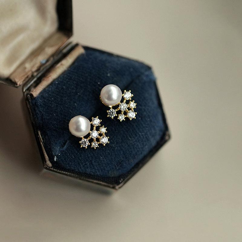 Mini Snowflake Cluster Clear Zircon with Single Round White Imitation Pearl Gold Stud Earrings Daily Wedding Accessories