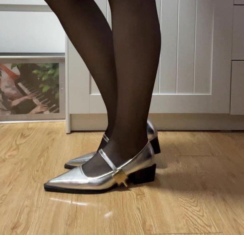 [Youshilai] Temperament Pointed Mary Jane Shoes Women's Autumn 2025 New Fashion Shallow Mouth One-word Strap Single Shoes