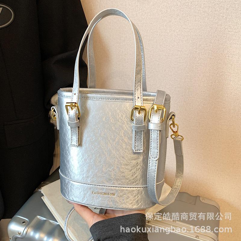 

This year s popular small bag women s summer versatile 2025 new shoulder messenger bag casual portable bucket bag белый