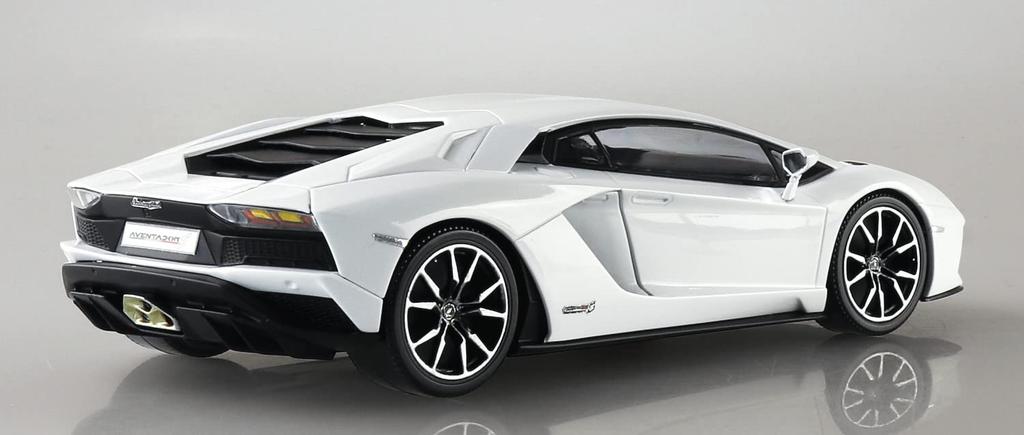 Aoshima Bunka Kyozai The Snap Kit Series Lamborghini Aventador S Pearl White Plastic Model Kit (AOSHIMA) 1/32 Pre-Colored 12-A
