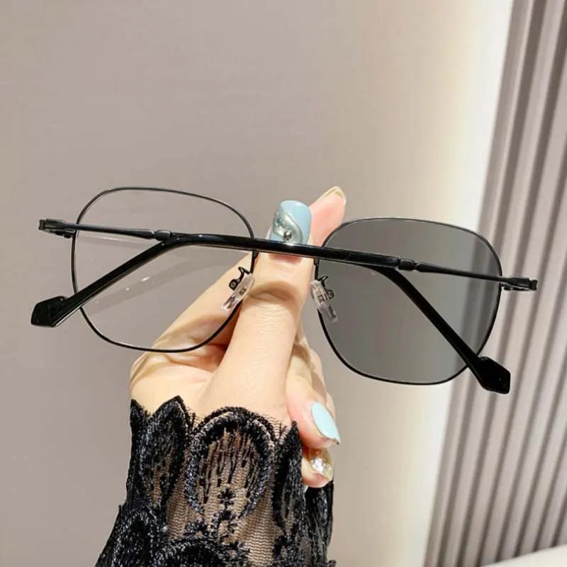 Photochrome Myopiebrille mit quadratischem Metallrahmen, großer Rahmen, Anti-Blaulicht-Farbwechselbrille, ultraleichte Nahsichtbrille