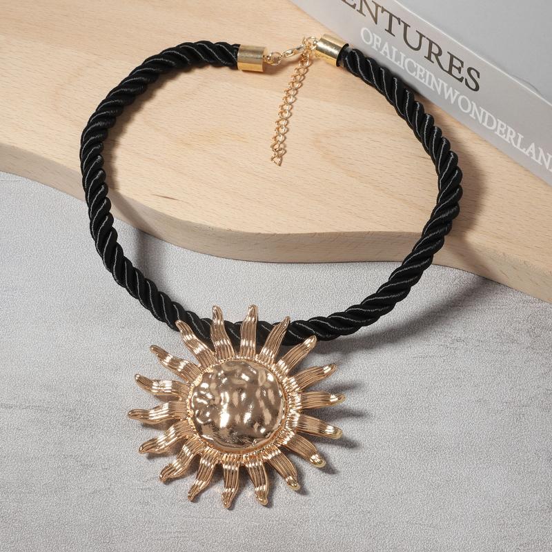 

Vacation Style Necklaces For Women Sun Flowers Vintage Hyperbole Chokers Simple Collares Jewelry Gift
