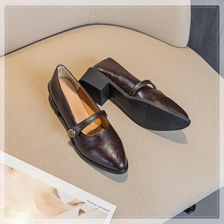 One-button Camellia Thick Heel Mary Jane Spring New Retro Mid-heel Pointed Light Mouth Single Shoes