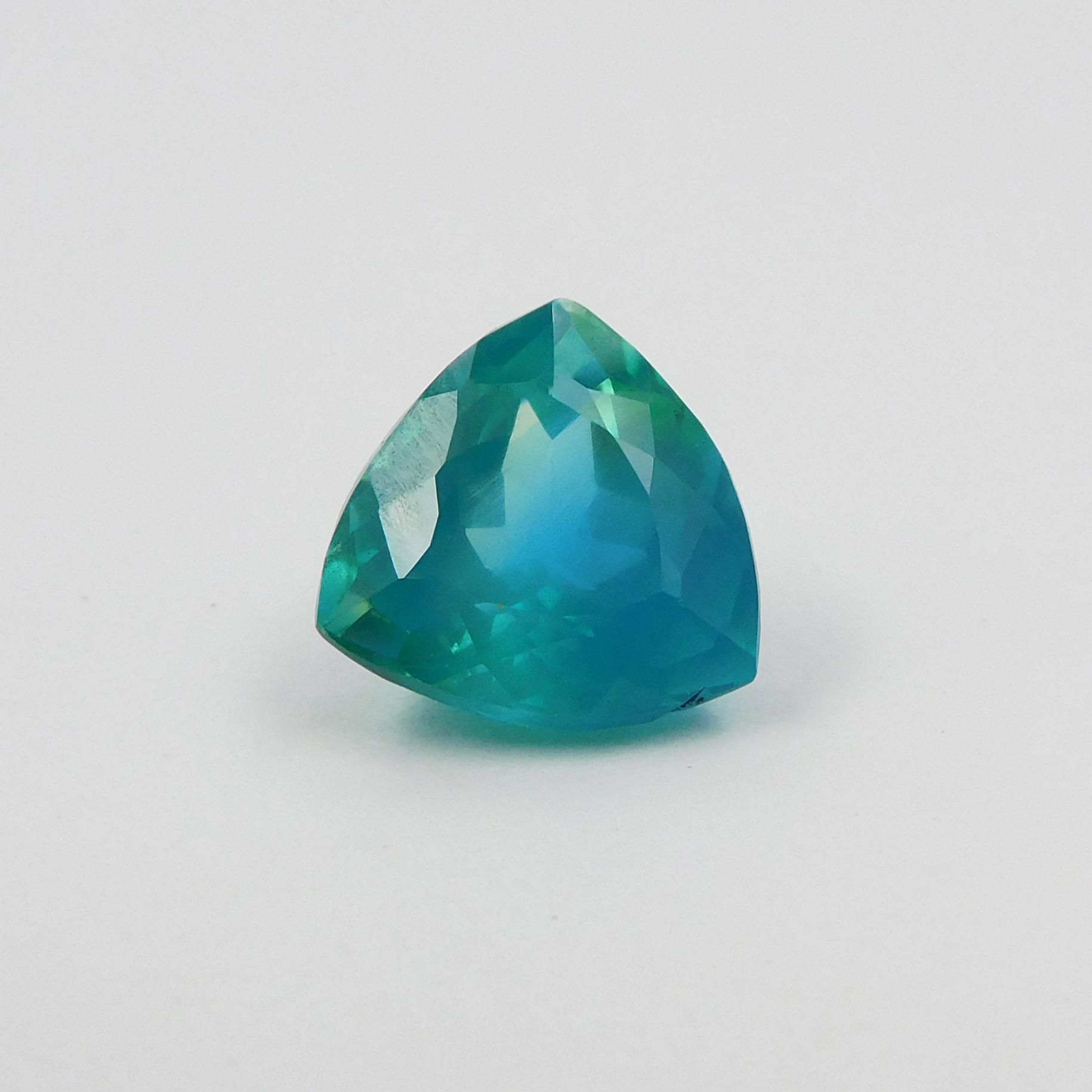 

Trillion Shape Bluish Green 5.75 Ct Natural Sapphire Loose Gemstone CERTIFIED P-939-S 9.5 mm approx зелений