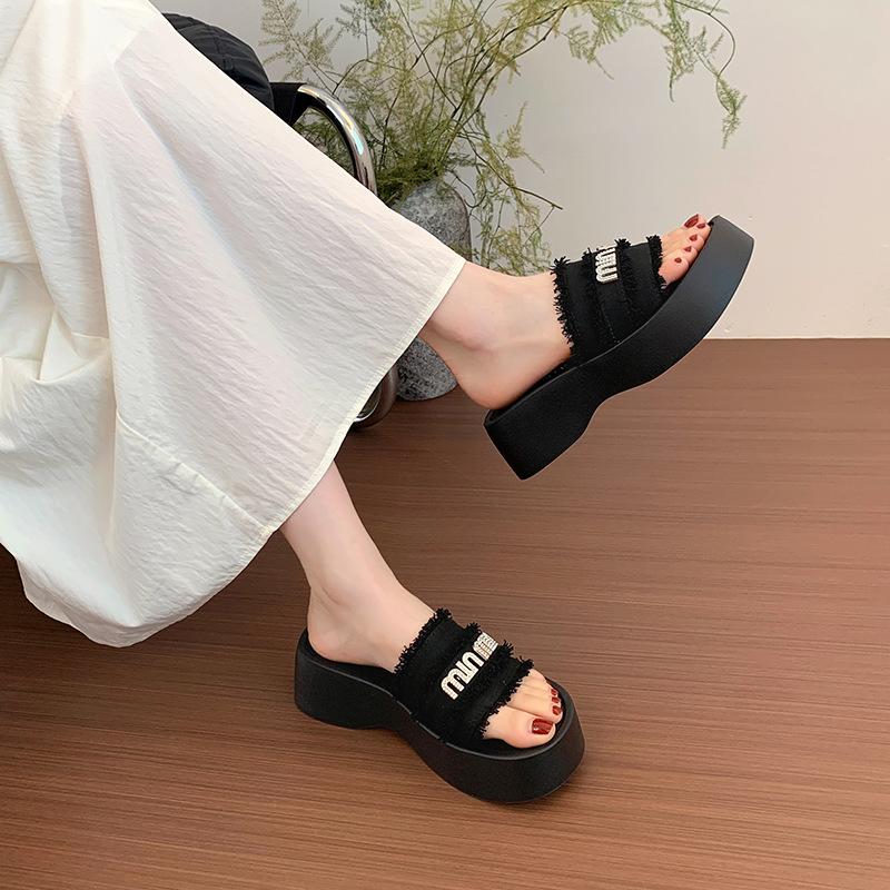 French Small Fragrant Slippers Women's Summer Wear 2025 Spring and Summer New Fashion One-word Thick-bottomed Beach Cool Slippers