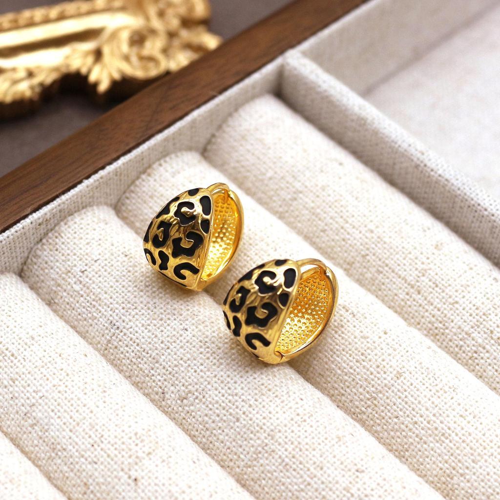 Elegant Leopard Print Ear Cuff and Round Stud Earrings - Stylish, Versatile, High-End Accessories for Women
