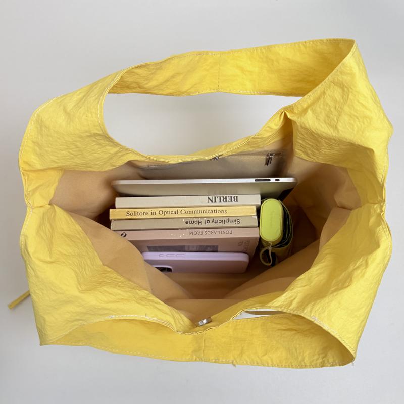 Minimalist Nylon Hobo Bag for Women Casual Everyday Use Large Capacity Shoulder Tote Bag Soft Fabric Fashion Design