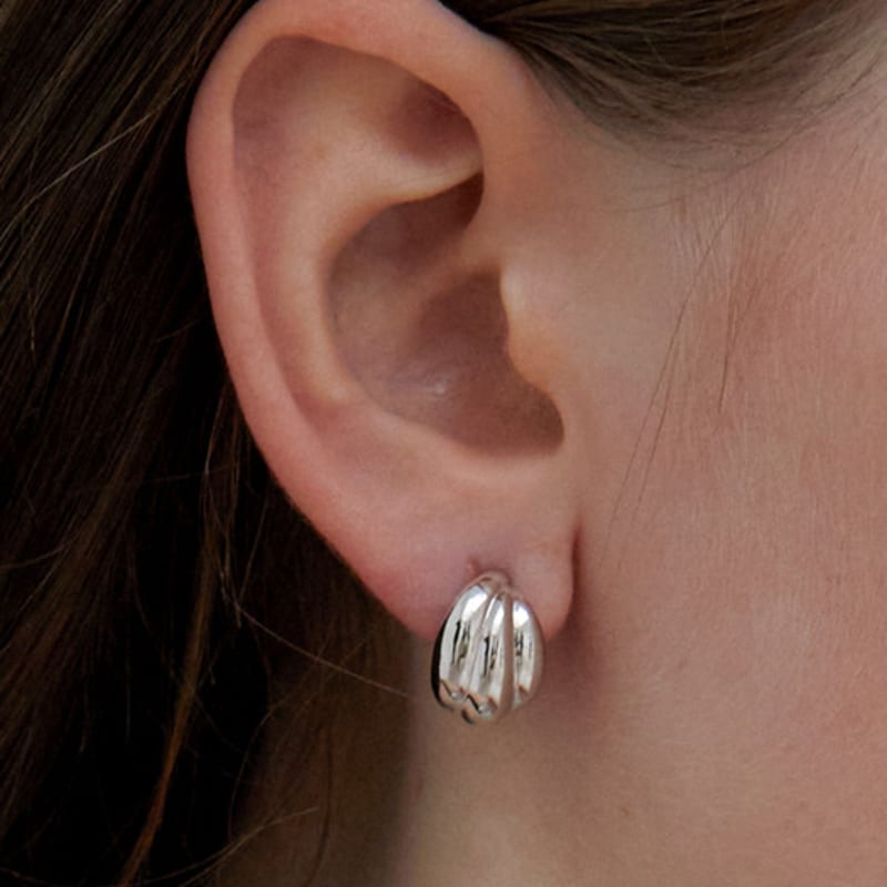 by hyeres Echo shell earrings M (Silver) BH7E56744WBXXX