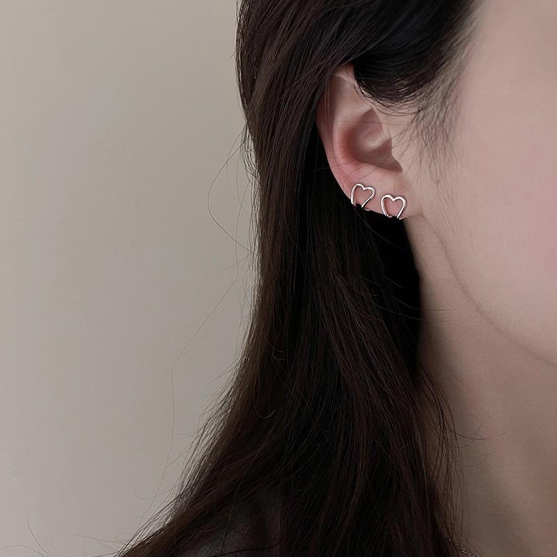Chic Hollow Heart No-Piercing Ear Clips: Elegant Cartilage Accessory