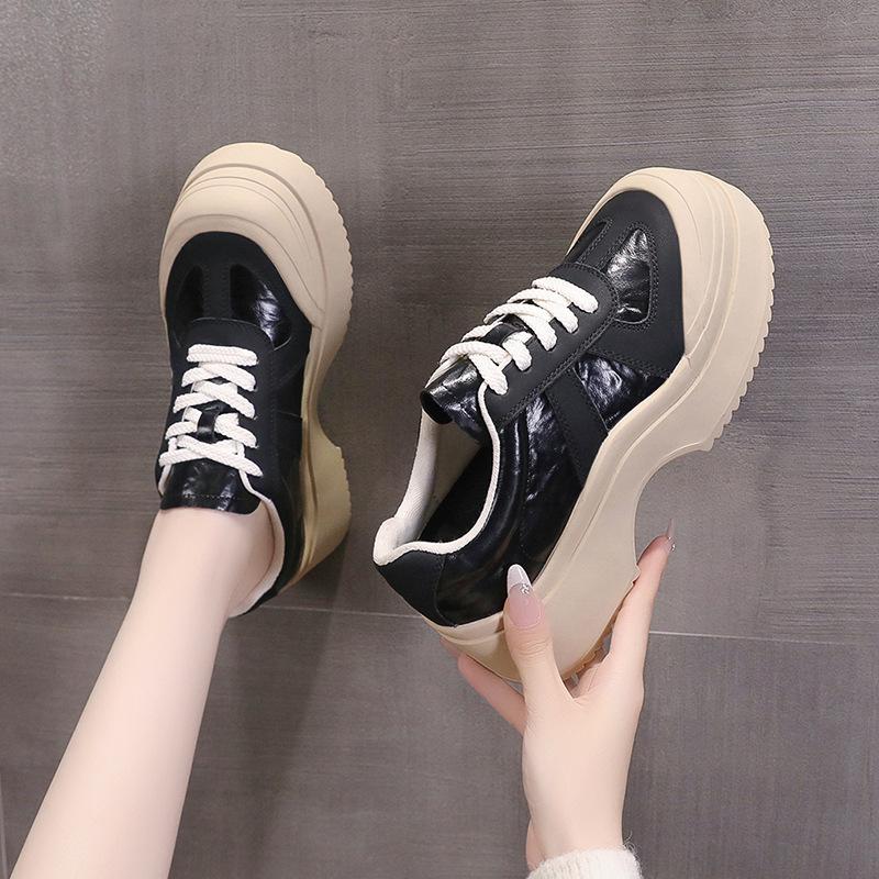 Female Small Sports Retro Lace-up New Versatile Thick-soled Inner Heightening Board Shoes Wholesale Casual Shoes Solid Color Autumn