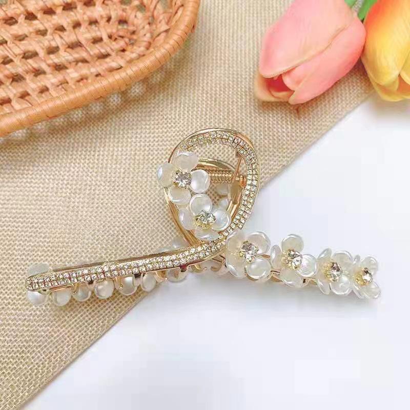 

Korean Style Rhinestone Flower Hair Claw Clip