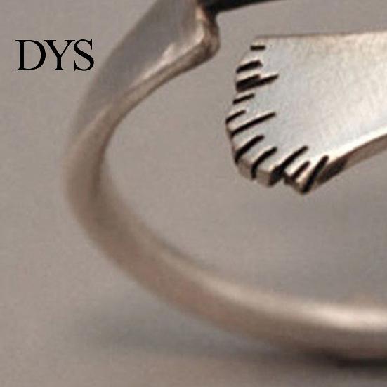 Regalo di gioielli regolabile con anello aperto per scopa da strega di Halloween da donna carina