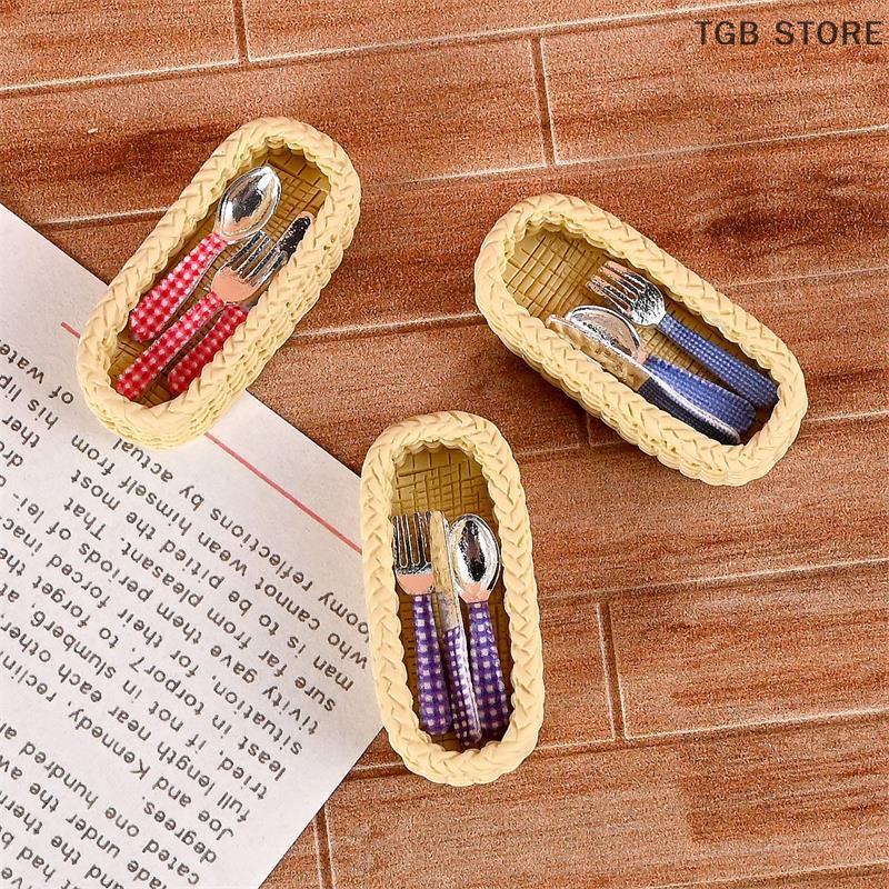 Набір із 3 мініатюрних кухонних іграшок для лялькового будиночка, трисекційний набір виделок і ложок зі сплаву в клітинку, модель, декор для дому, іграшка для гри дітей, прикраси, подарунки