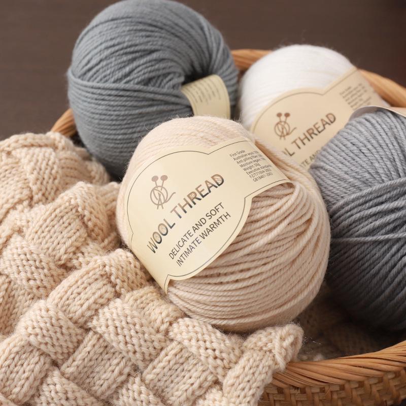 Medium-Thick Cashmere Wool Yarn for Hand-Knitted Baby and Child Scarves and Sweaters, with Knitting Needles.