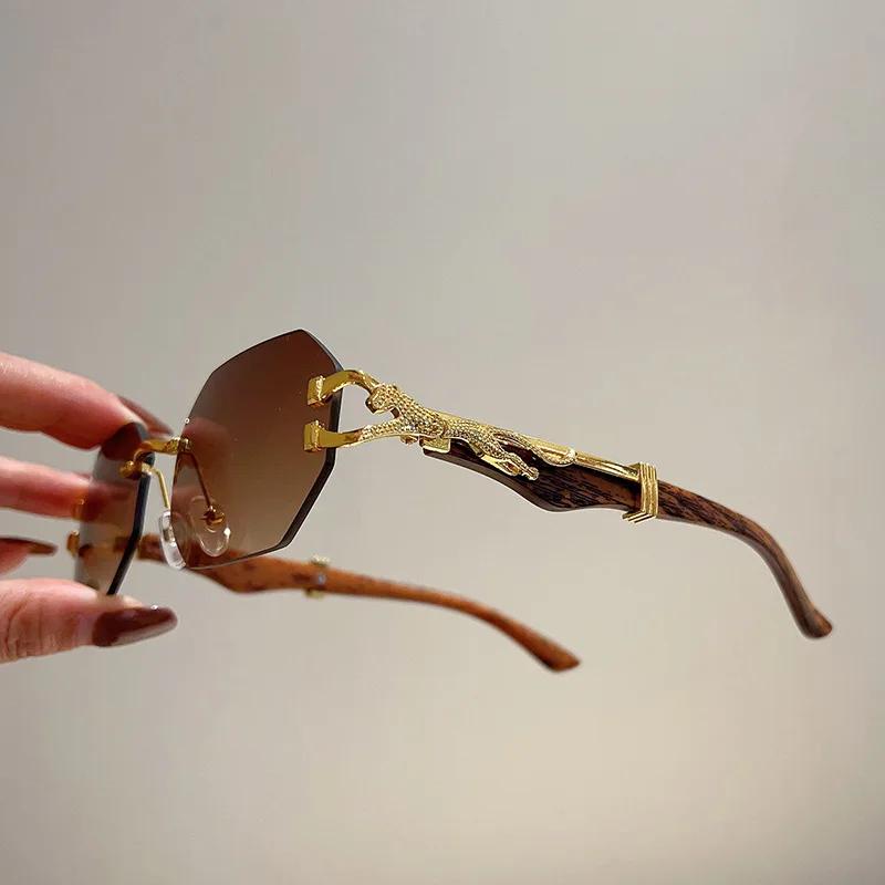 Occhiali da Sole Vintage Steampunk Senza Montatura Donna Per Uomo Marca di Lusso Designer Occhiali da Sole Irregolari Metallo Testa di Leopardo Lenti UV400