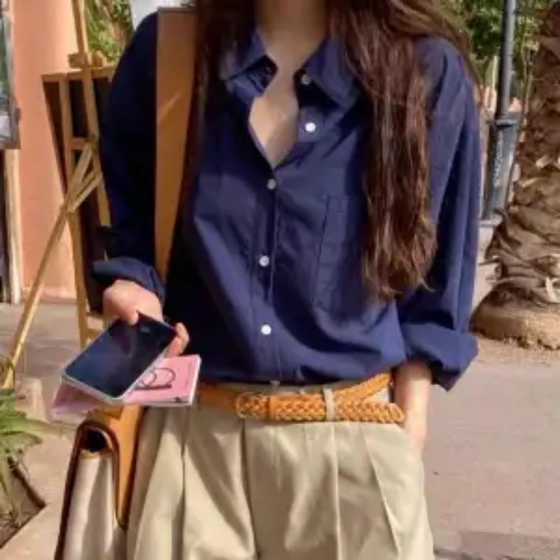 

Женская синяя мешковатая повседневная рубашка на пуговицах с карманом и длинным рукавом S темно-синий