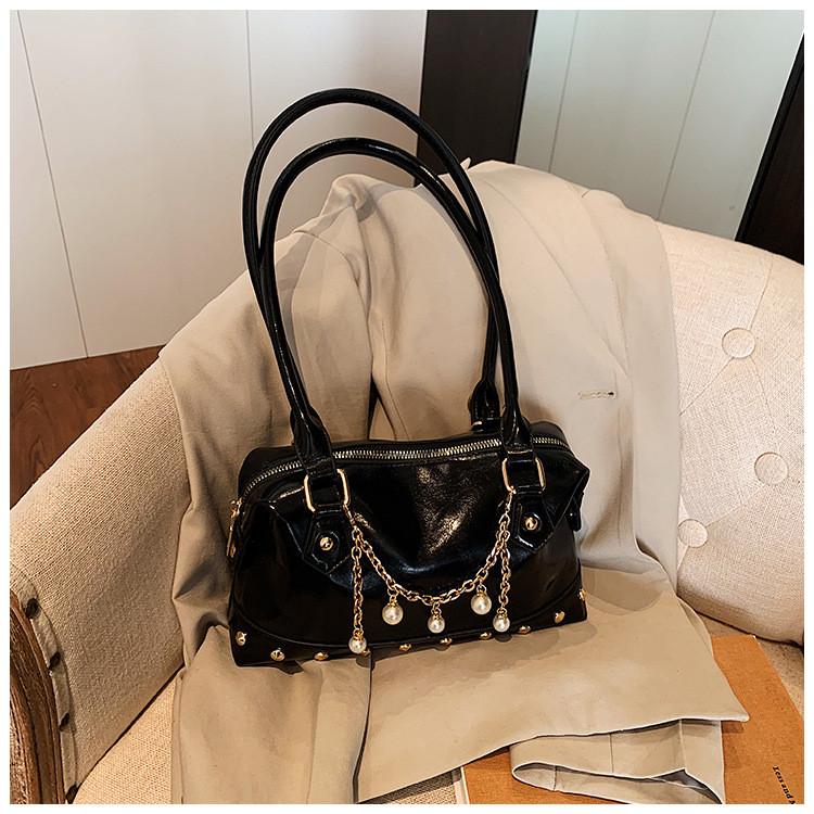IELGY Korean Version Fashionable All-Match Niche Portable Rivet Pillow Bag
