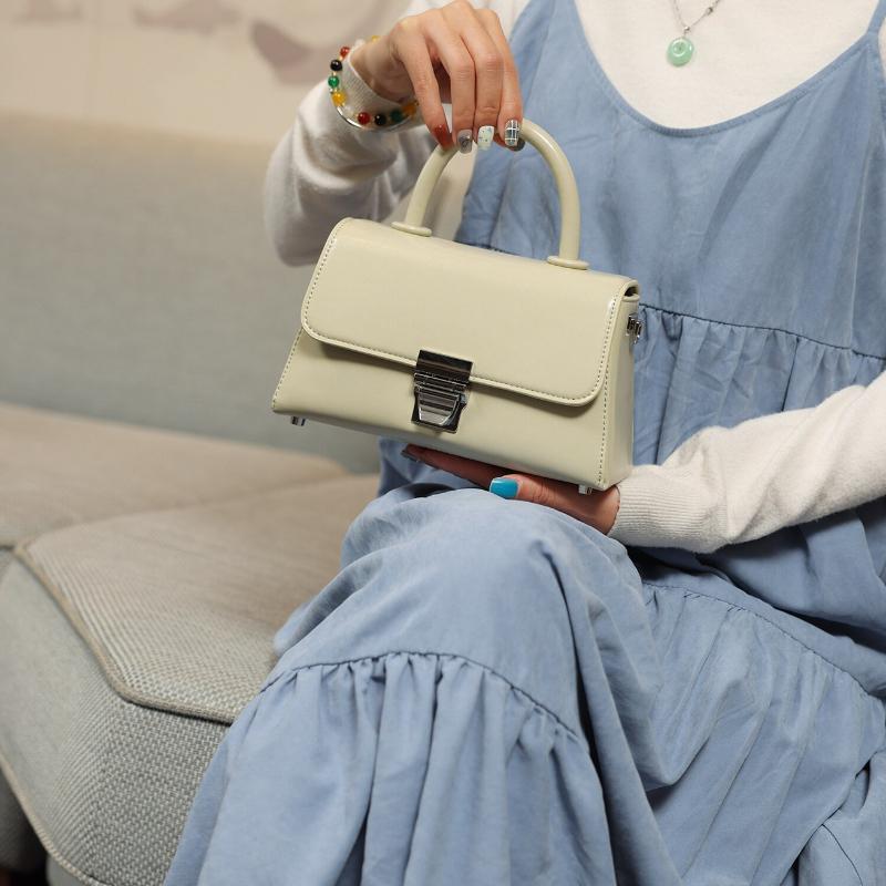 2026 New Fashiable and Versatile Commuting Small Square Bag, Simple Texture Women's Handbag, Crossbody Bag, Mobile Phe Bag