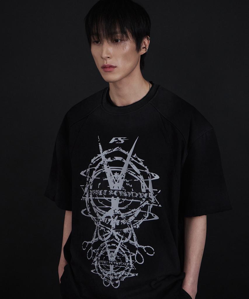 Poseusenseutibeu Darkness Scissors T-Shirt (Bk/Gr)