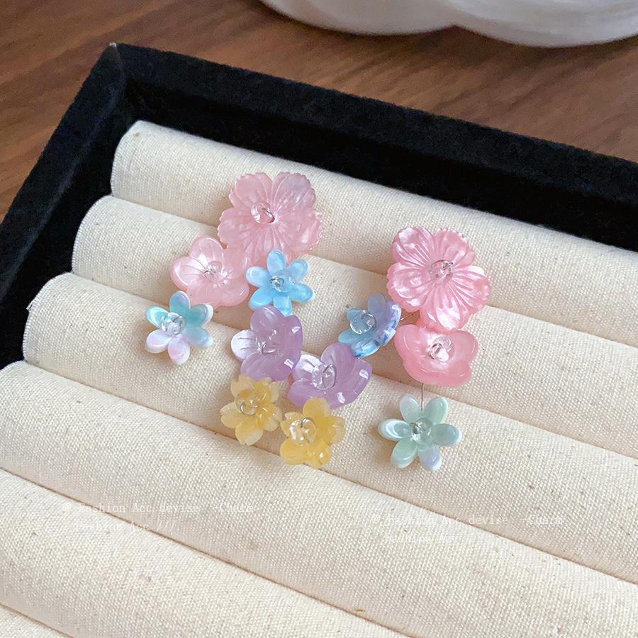 Silver Needle Resin Flower Stud Earrings, Fresh and Sweet Temperament Earrings, Women's Summer Gentle and Versatile Earrings, Design Sense Niche