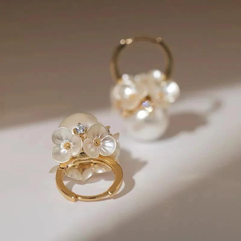 2024 New Elegant White Flower Cluster Pearl Ball Pendant Hoop Earrings Women's Fashion Zircon Party Luxury Accessories Girls