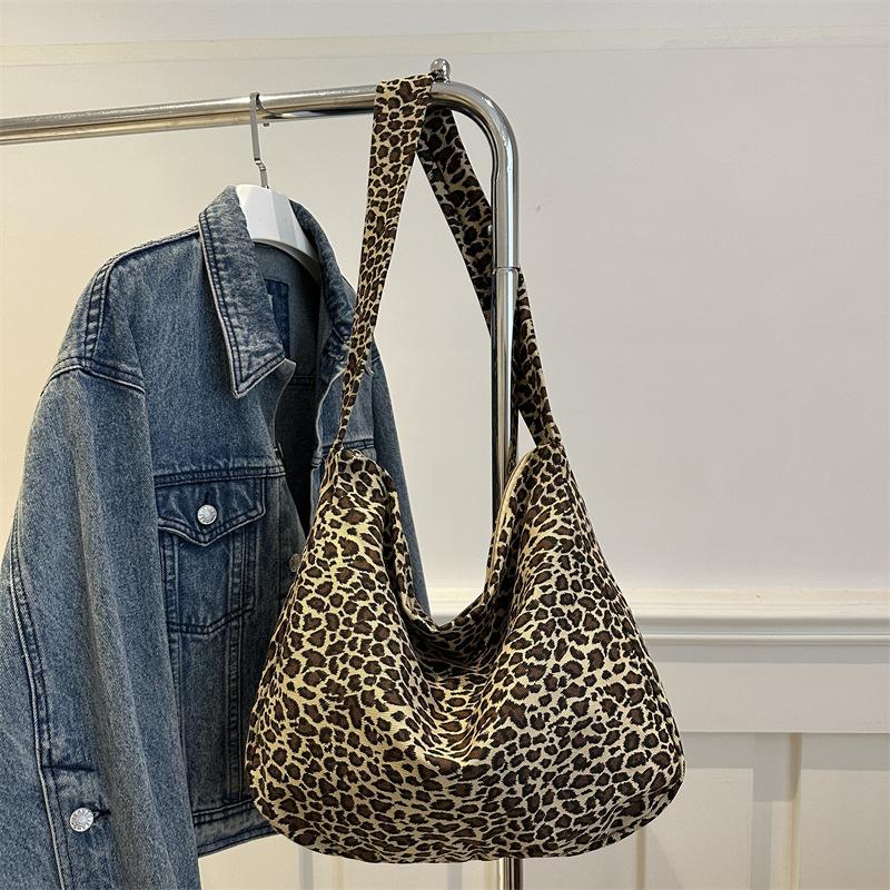 

Корейский нишевый дизайн холщовая сумка с леопардовым принтом ленивый стиль сумка на плечо сумка-мессенджер большая вместимость студенческая универсальная тканевая сумка хаки