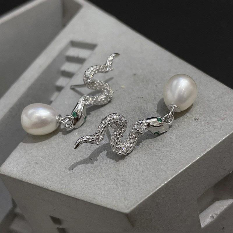 

Серьги-гвоздики Европейский стиль Мода Темперамент Серьги в виде извивающейся змеи Набор с бриллиантами Зеленые глаза Змея Жемчужные серьги