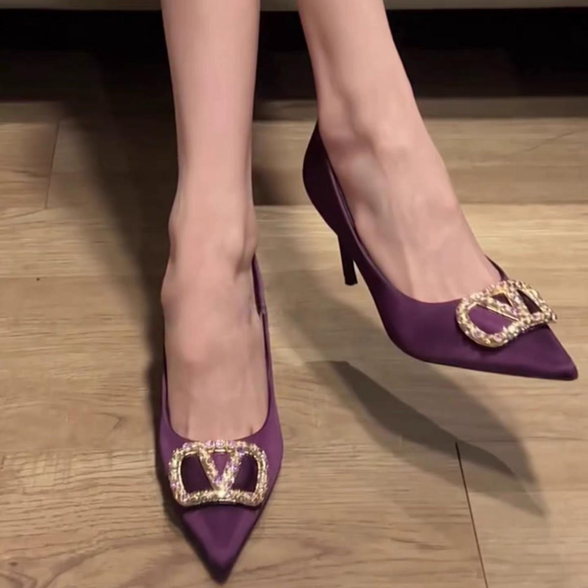 

[Spot] French purple V home rhinestone buckle high heels women s pointed silk sexy thin heel royal sister shallow mouth shoes 40