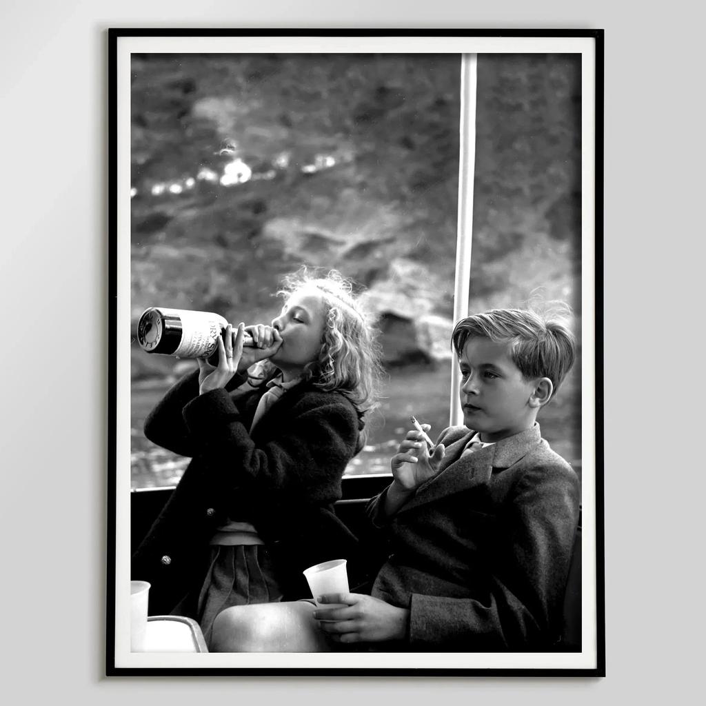 Retro Trendy Newspapers Girl Bar Magazine Cover Aesthetic Poster Print Wall Art Pictures Canvas Painting Living Room Home Decor
