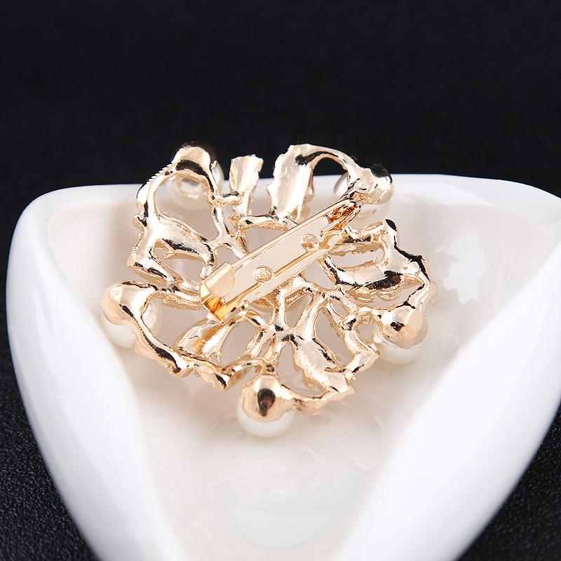 Fashion Temperament Pearl Trend Personalized Creative Brooches Hundred Matching Three-dimensional Corsage Flower Pin Long-Lasting Color Brooch Gift