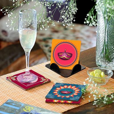 Underläggsset med 4 Vackra Diwali Festliga Teunderlägg med Ställ Designerkvalitet för Tekoppar, Kaffemuggar och Glas för Festivaler, Presenter