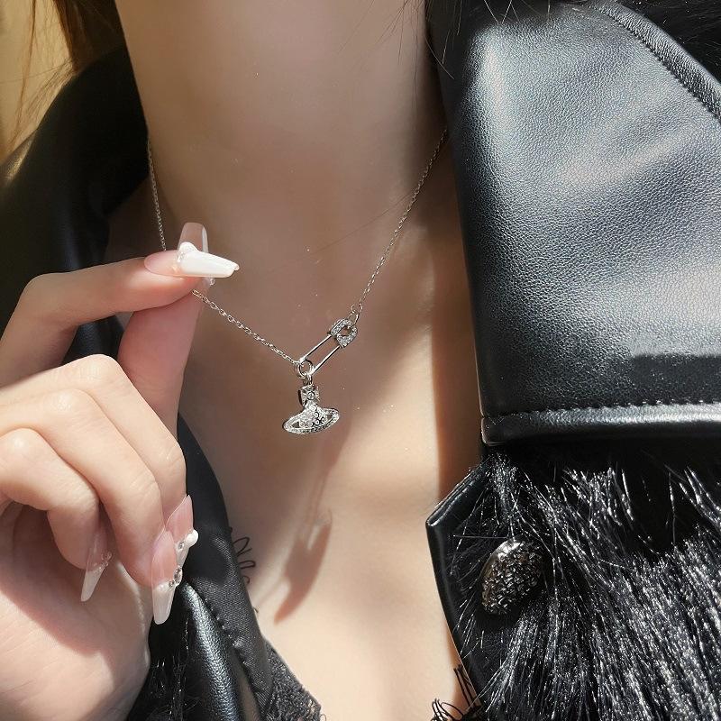 Modisches Vollzirkon-Halskette Damen, Nischen-Design-Gefühl Kalter Trend Internet-Berühmtheit Temperament Halskette Schlüsselbein-Kette