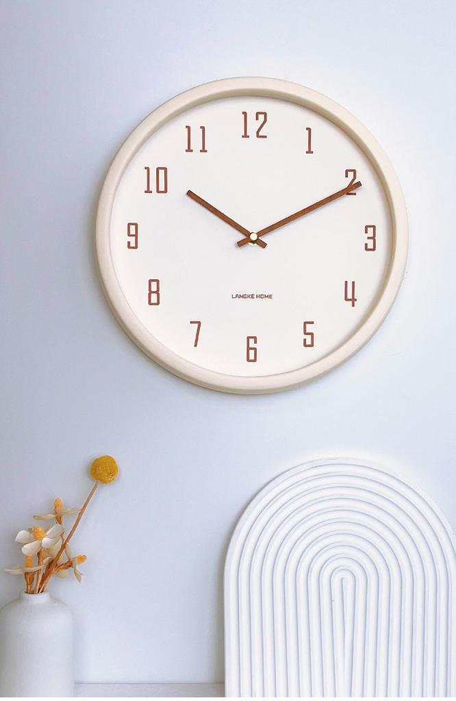 Cream-style Wall Clock, Solid Wood, Silent, Round, Fashionable Clock, Simple Decoration for Living Room and Bedroom