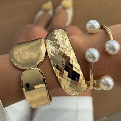 Retro French Temperament Imitation Pearl Winding Bracelet, Tapping Rhombus Smooth Open Bracelet
