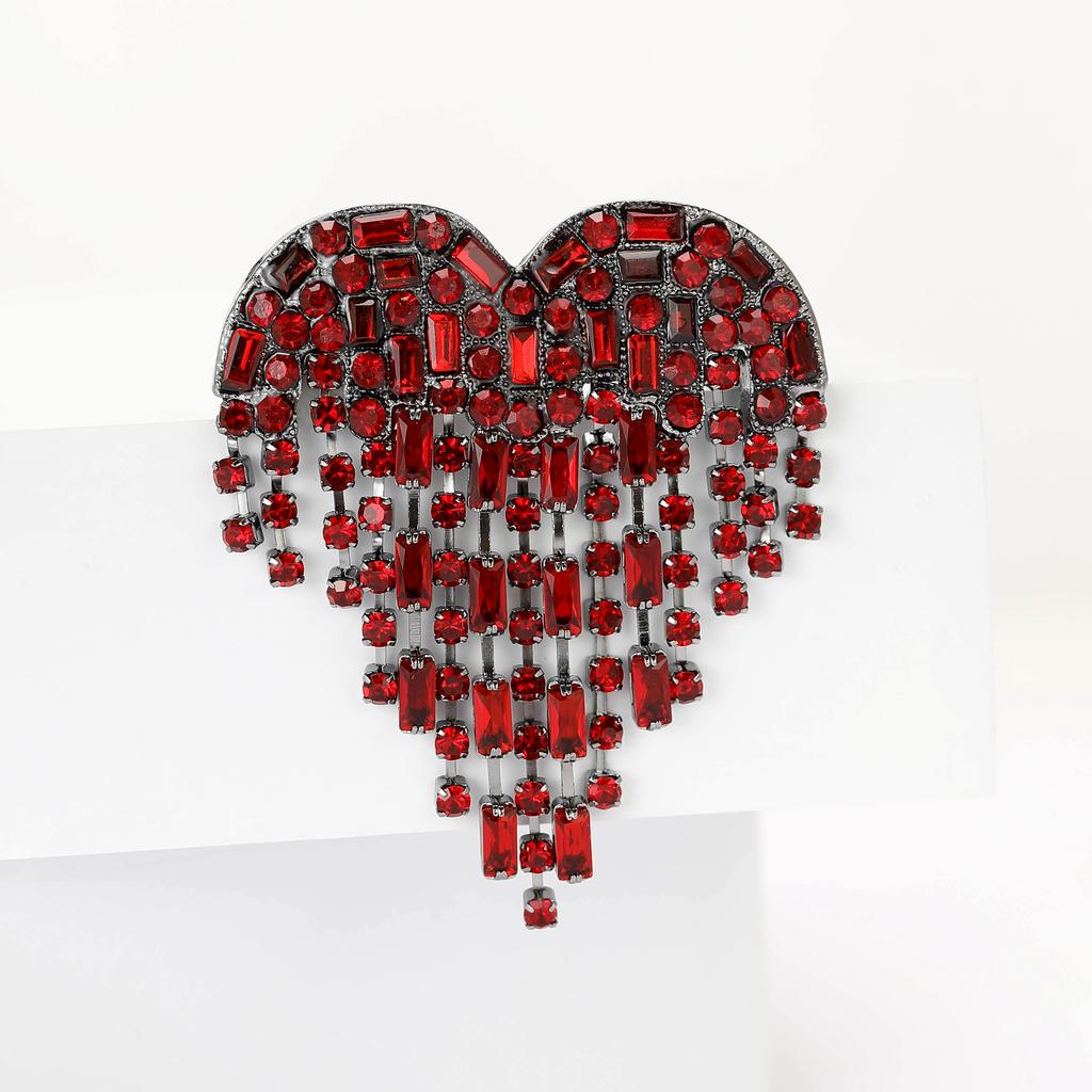 Stilvolle Strass Liebesbroschen für Damen Unisex Quaste Valentinstag Herz Anstecknadeln Bankett Party Rucksack Geschenke Schmuck Accessoires