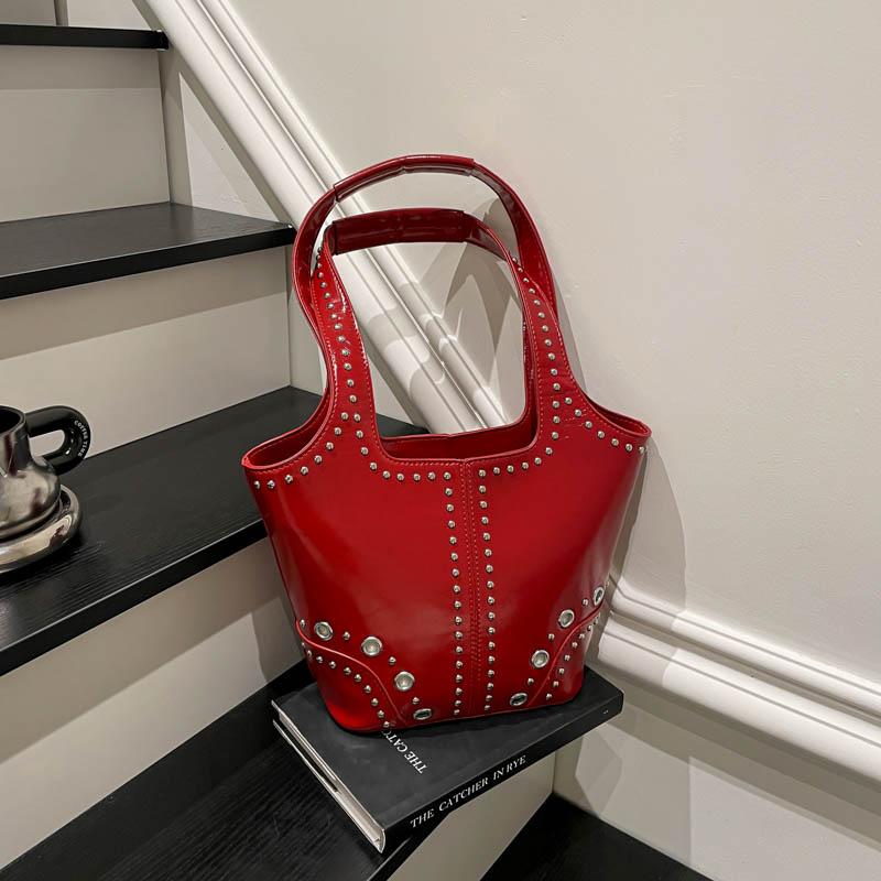2025 Autumn & Winter New Glossy PU Bucket Large Capacity Shoulder Bags Solid Zipper Super Cool Exquisite Rivets Women's Handbags