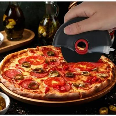 Pomůcky na pečení pizzy – Nože na pizzu